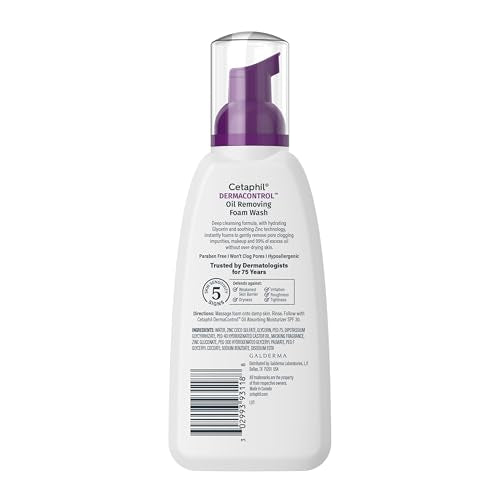 Cetaphil Pro Espuma Limpiadora: aplicación en la mano con espuma suave.