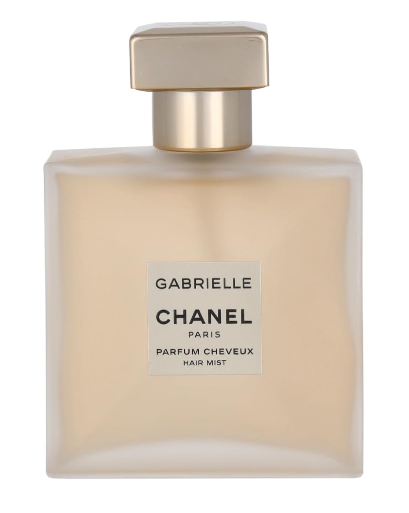 Aplicación con spray CHANEL Gabrielle para cabello, resultado suave y perfumado