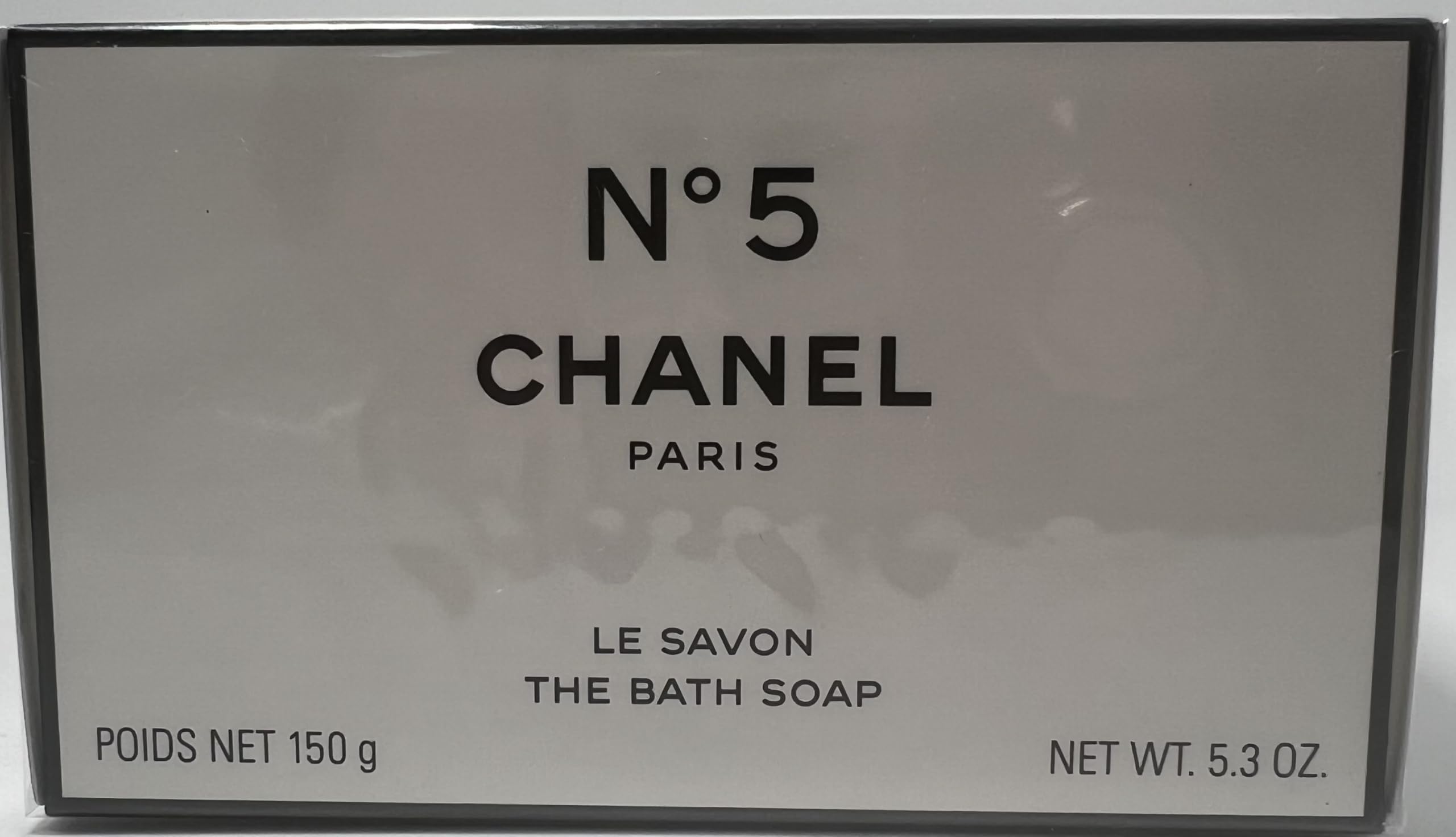 Savon-barre Chanel No 5, texture riche pour une mousse généreuse.