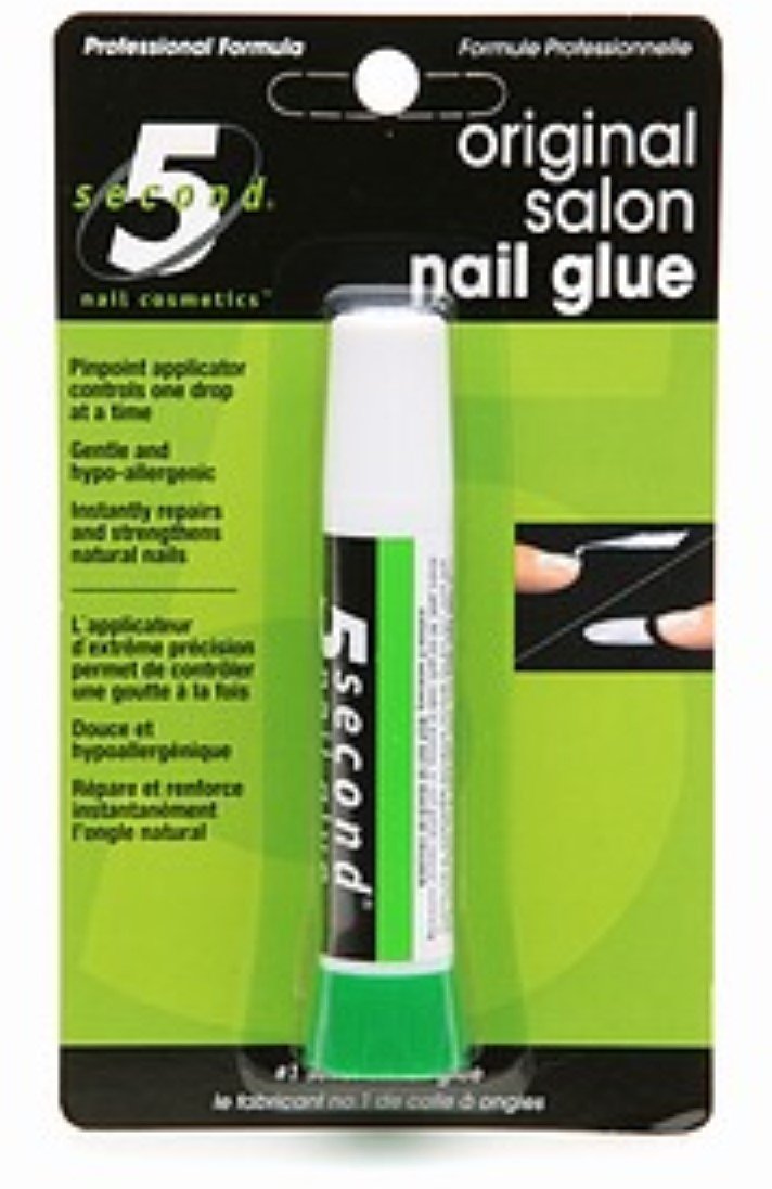 Pegamento de uñas Cinco Segundos para una manicura de salón clara y duradera.