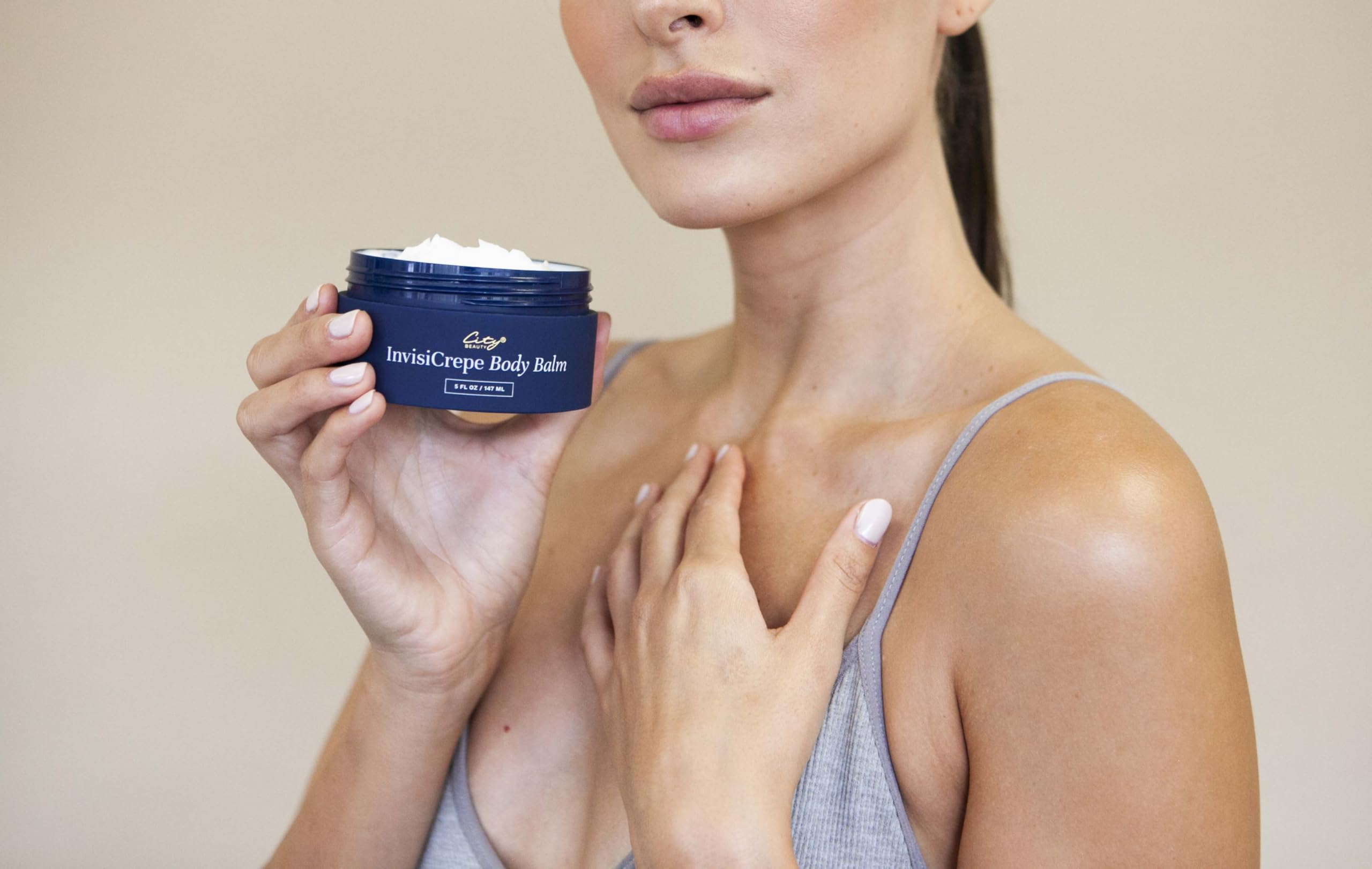 Avant et après InvisiCrepe Body Balm montrant peau plus lisse