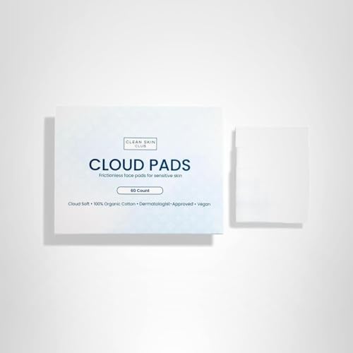 Uso diario de Clean Skin Club Cloud Pads para desmaquillar y tonificar.