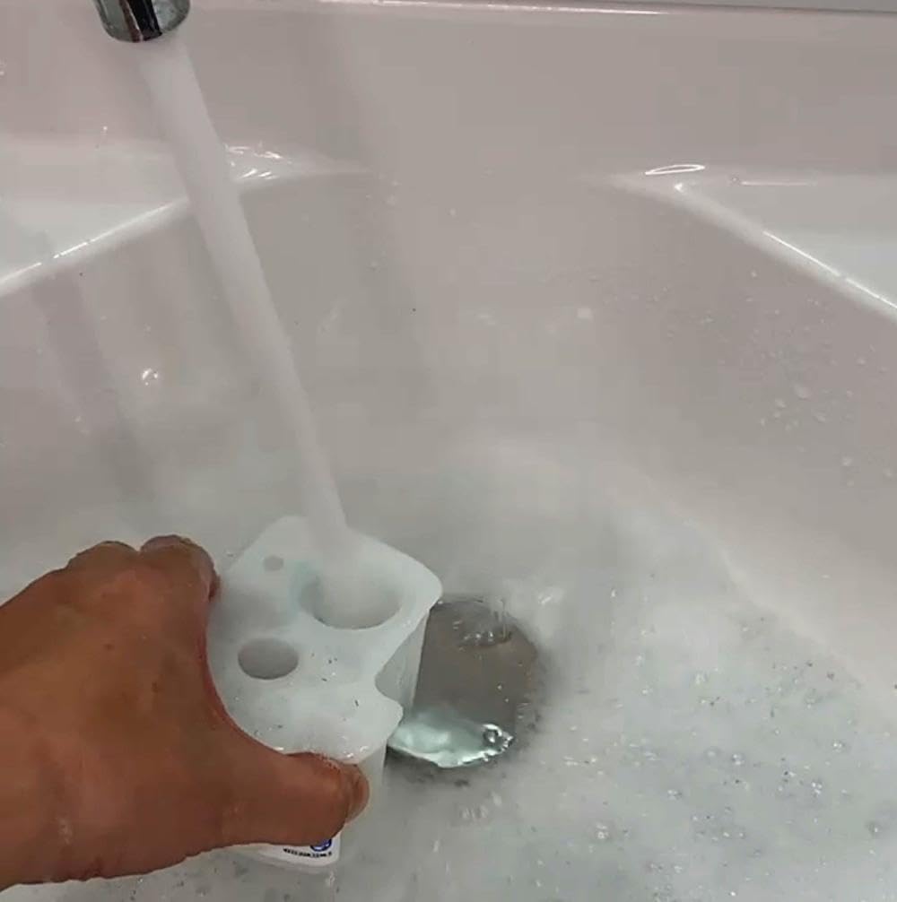 Cleanu compatible with popular cleaning stations, not Philips-endorsed.