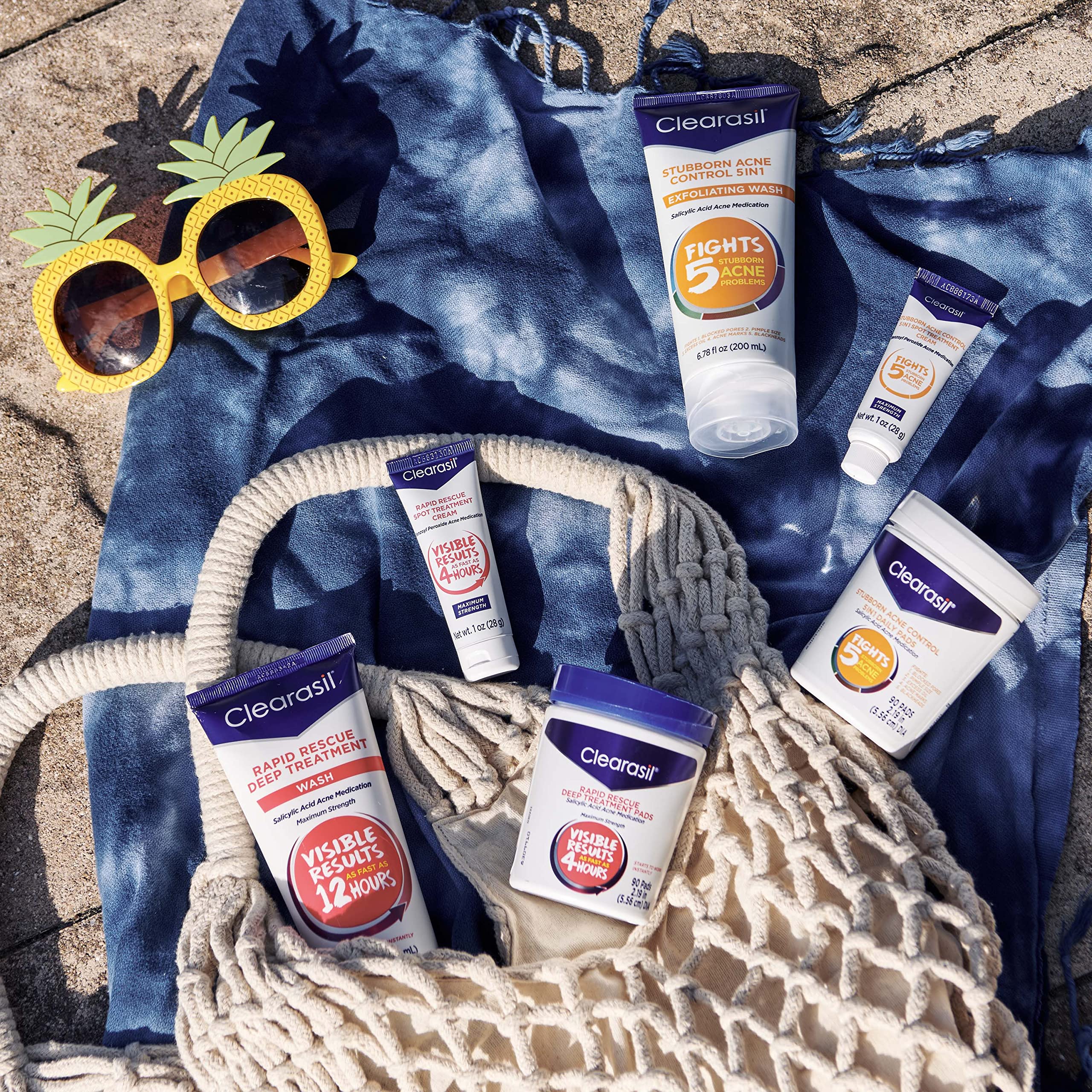 Clearasil exfolia suavemente, dejando la piel más suave.