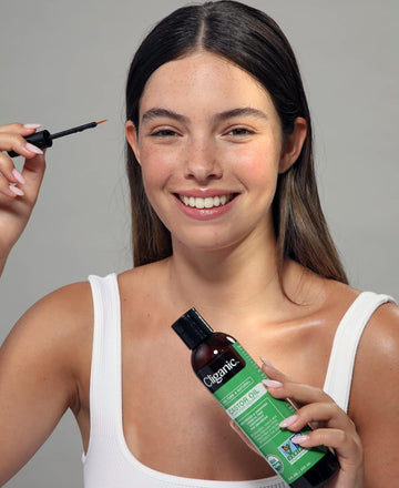 Aplicador para pestañas incluido en el kit Cliganic.