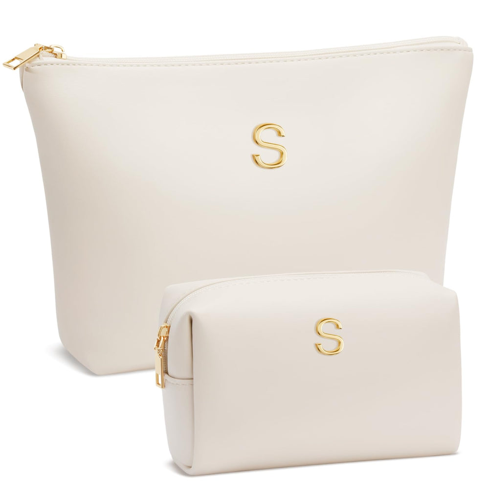 Estuche CLOUDWINGS con inicial beige, ideal para regalo