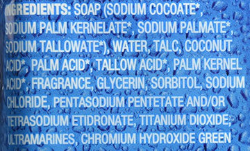 Coast jabon-original-azul-uso-higiene, experiencia refrescante en baño diario.