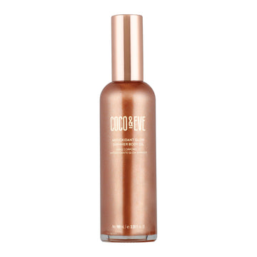Coco & Eve Antioxidant Glow en botella aporta brillo radiante y piel suave.