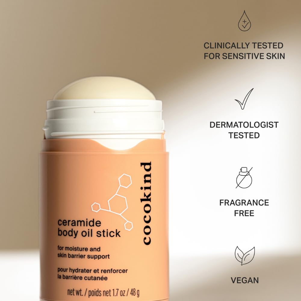 Cocokind Ceramide Body Oil Stick, aplicación en la mano para hidratación rápida.