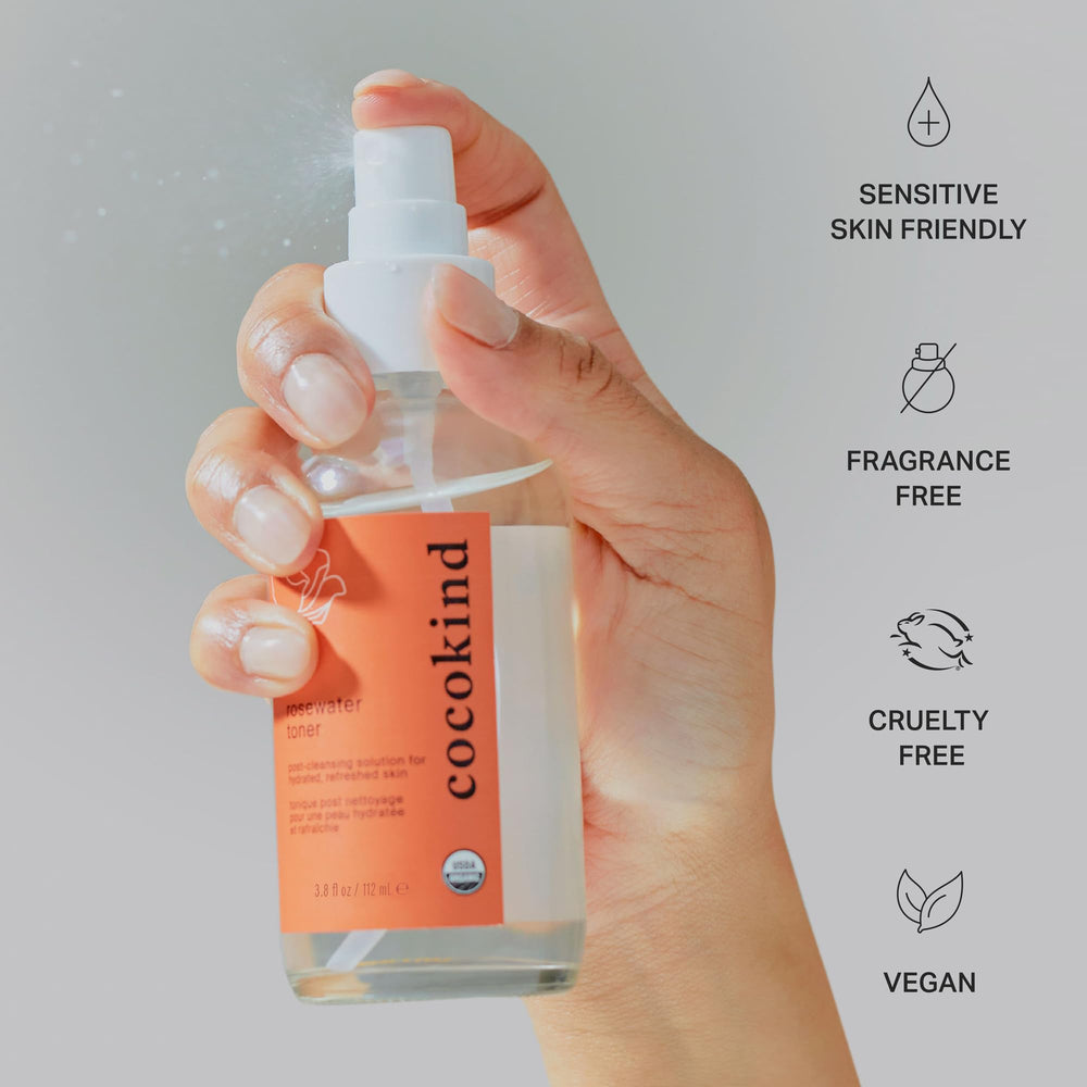 Cocokind Tónico de agua de rosas, uso como fijador de maquillaje con bruma ligera.
