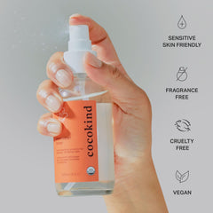 Cocokind Tónico de agua de rosas, uso como fijador de maquillaje con bruma ligera.