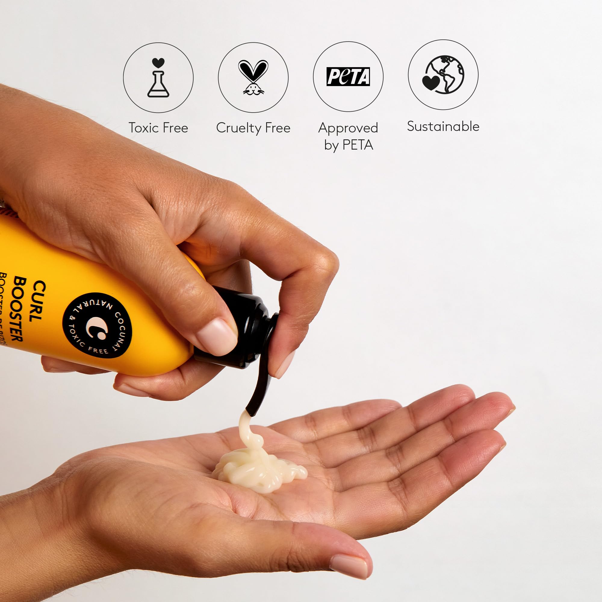 COCUNAT Curl Booster Gel perfuma con pomelo y ofrece frescura al peinado.