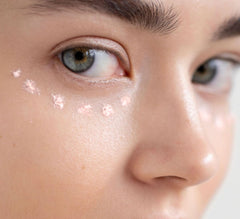 COLLEEN ROTHSCHILD crema de ojos iluminadora, cafeína que ayuda a revitalizar la mirada