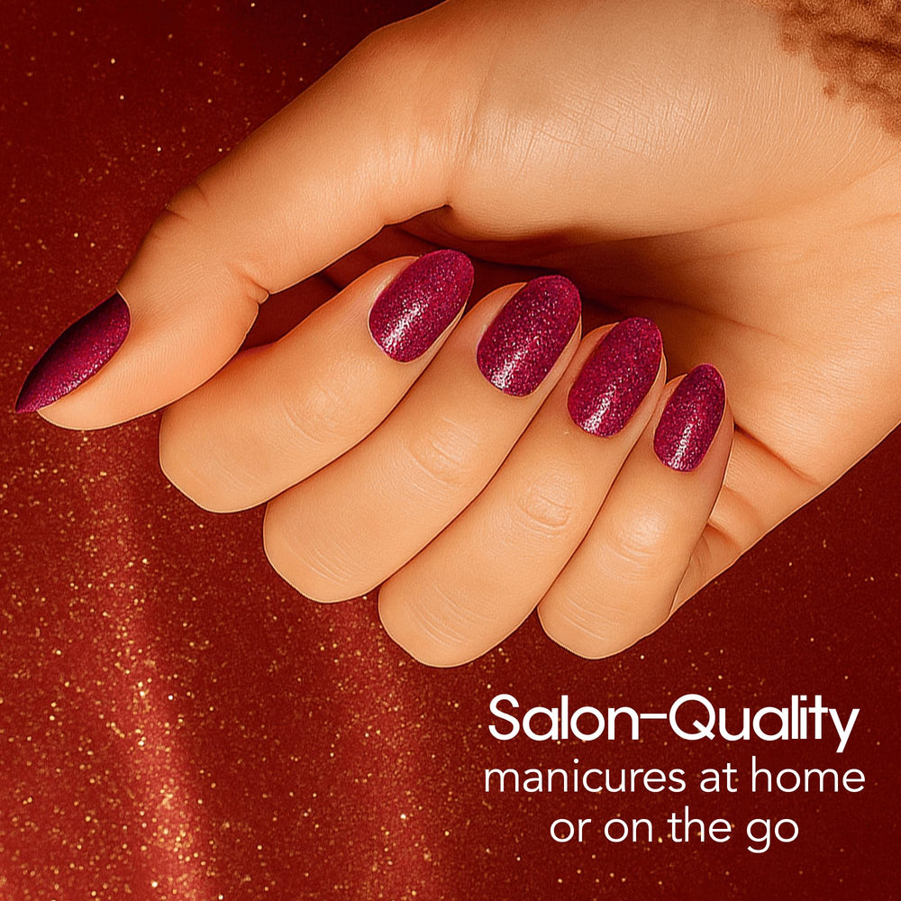 Color Street Cherry on Top: primer plano de purpurina roja para uñas.