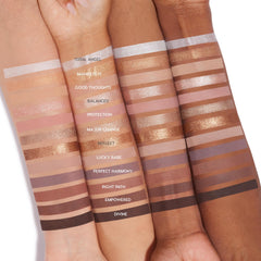 ColourPop 11:11 aplicación suave con brochas para color intenso y difuminado.