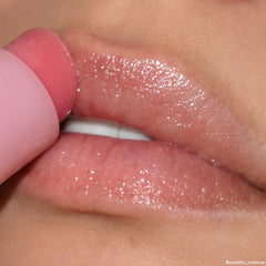 ColourPop bálsamo labial con vitamina E protege e hidrata.