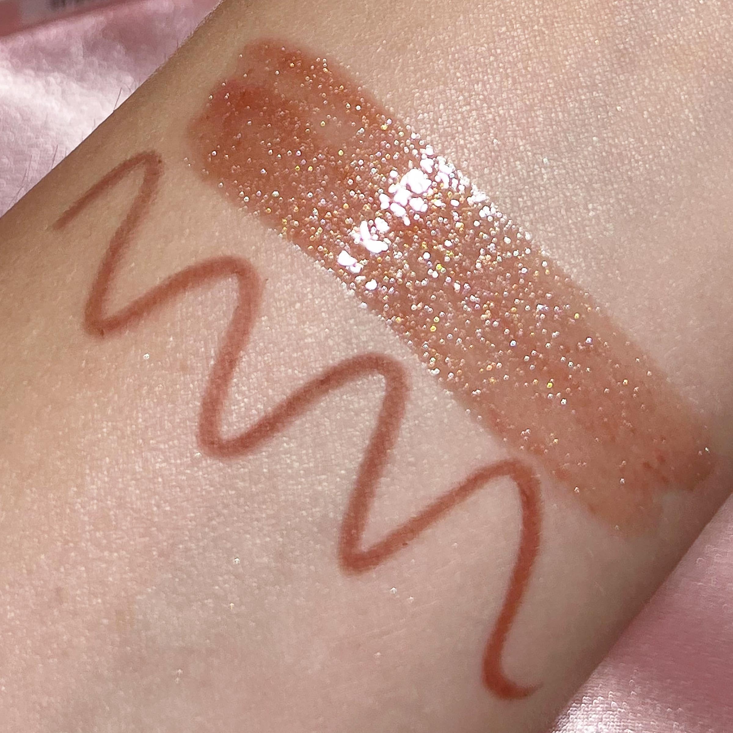 Ingredientes hidratantes en ColourPop Best Besties para cuidado de labios.