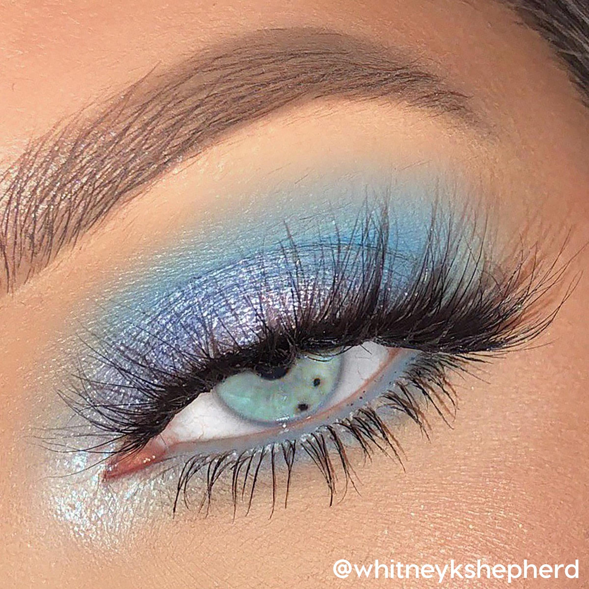 ColourPop Blue Moon: acabado suave que facilita transiciones y difuminado.