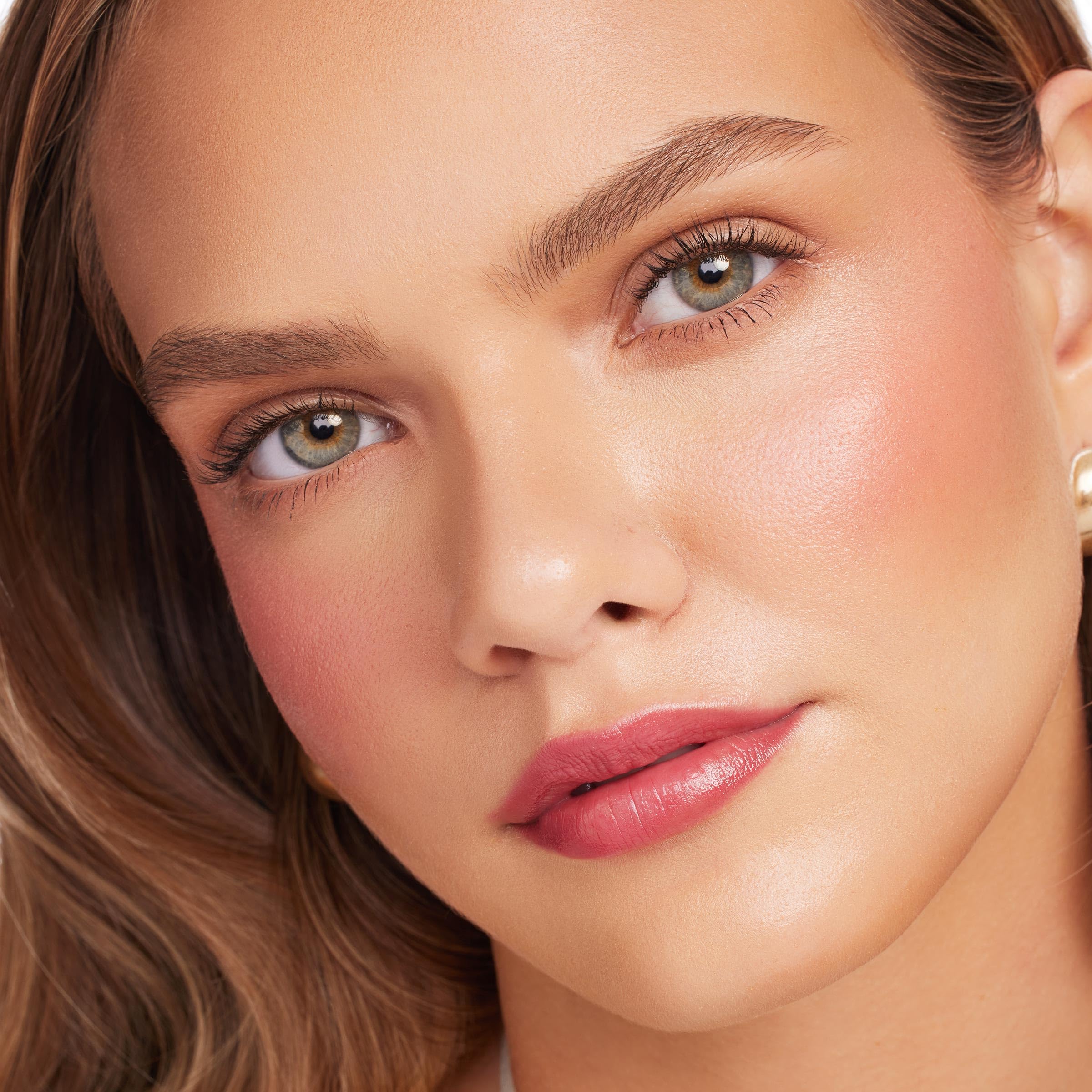 ColourPop Blush Stix-brillo natural añade resplandor sin sobrecargar.