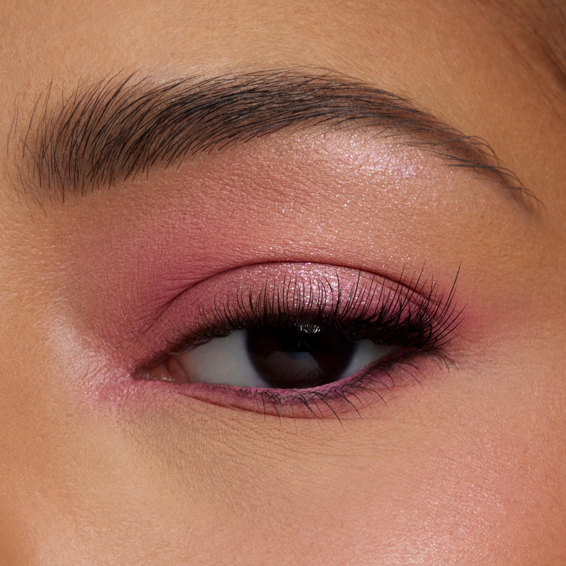 ColourPop Cloud Spun, acabados metalizados para destellos sutiles y elegantes.
