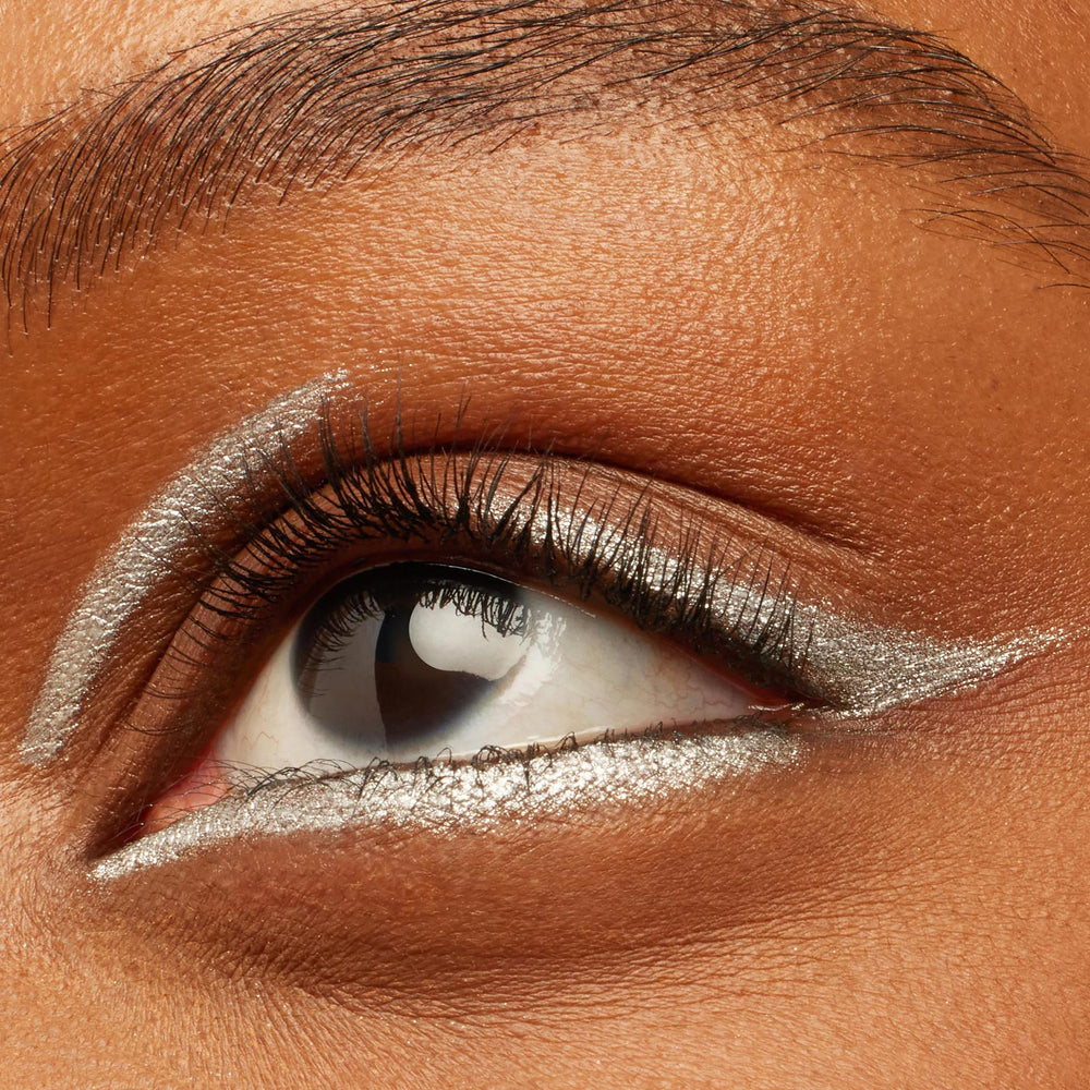 ColourPop Crème Gel Waterproof Eyeliner: resistencia de 18 horas para uso diario sin retoques.