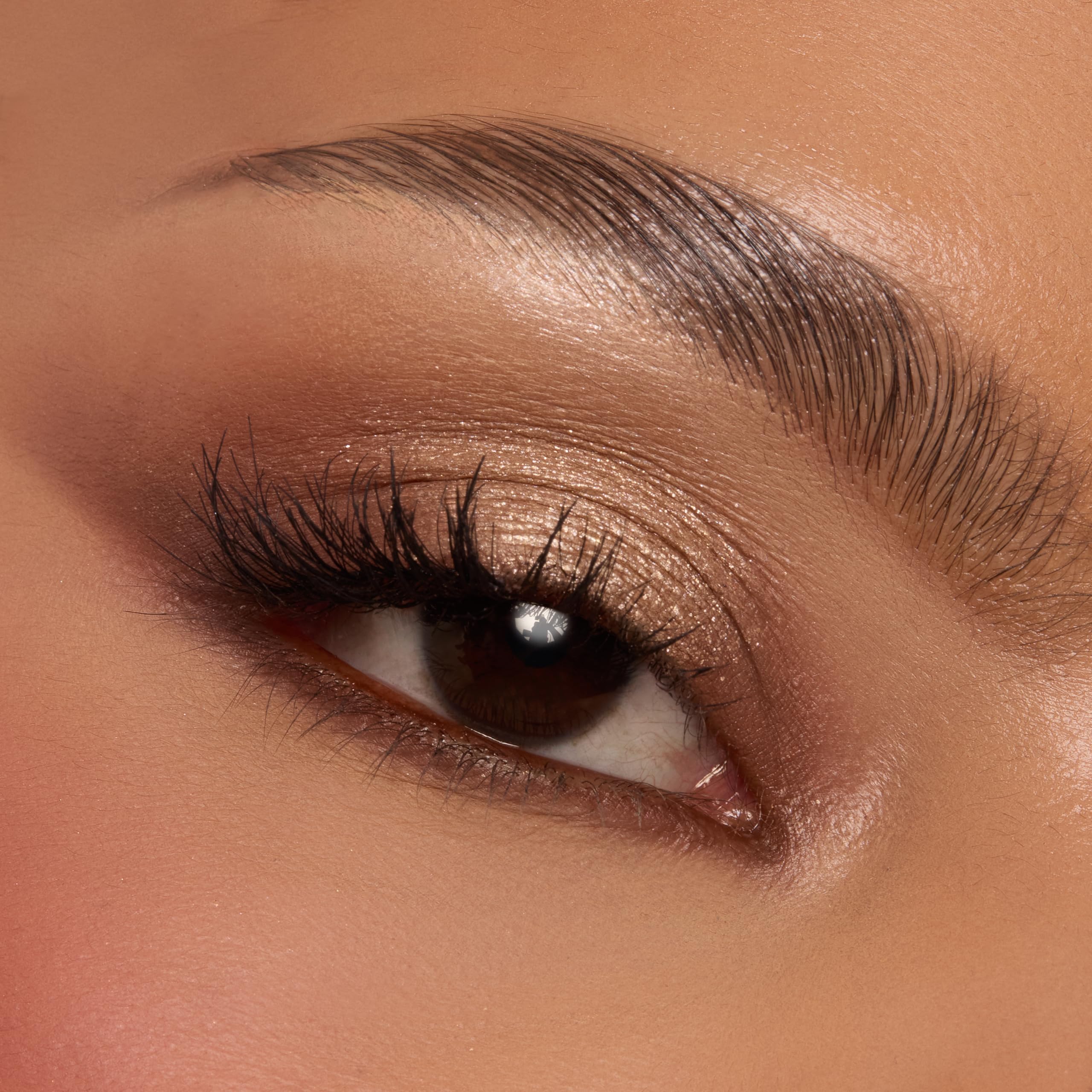 ColourPop Deja Brew: acabado mate con destellos para brillo sutil.