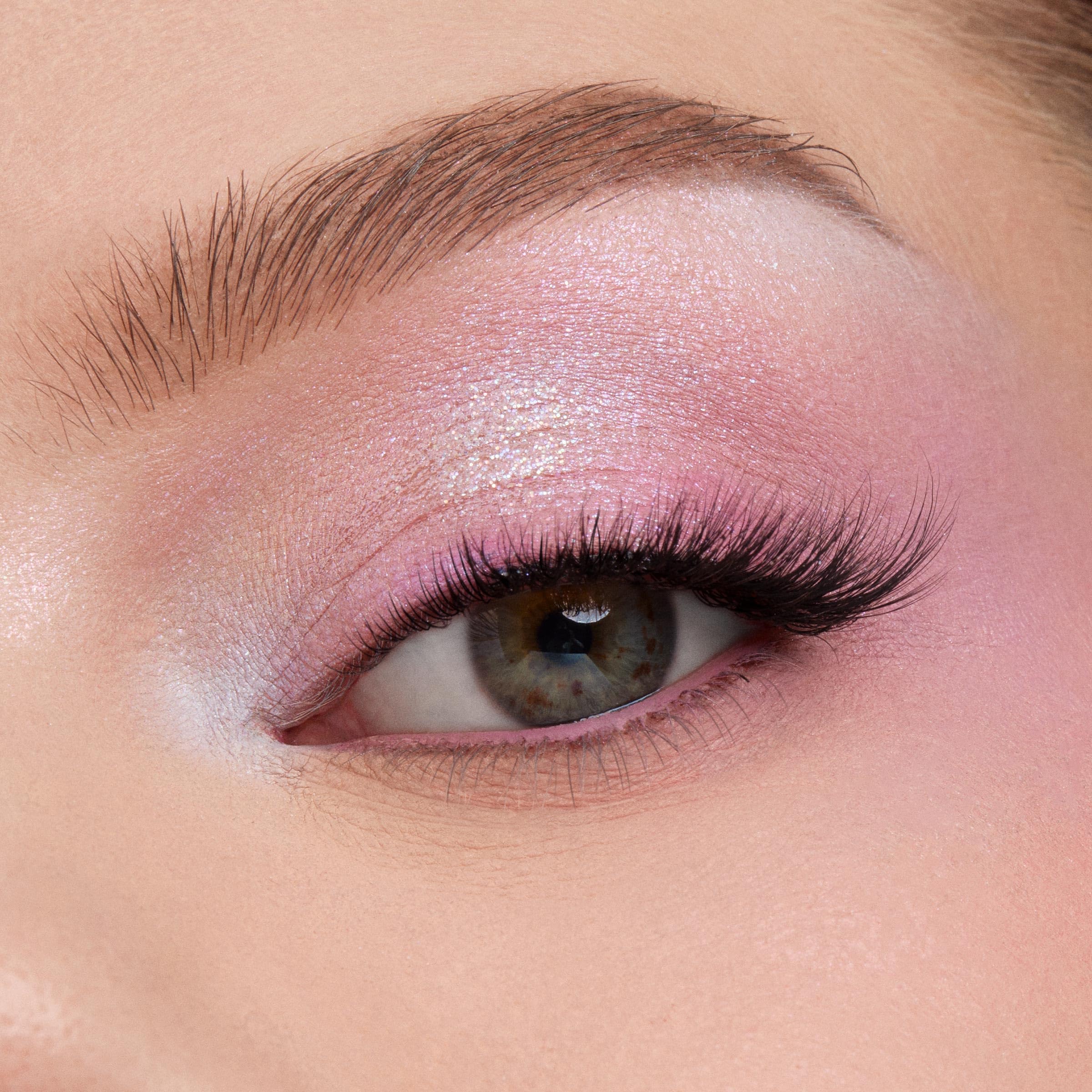 ColourPop En un trance: tonos metalizados para efectos nocturnos.
