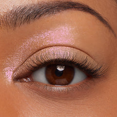 ColourPop Jelly Much Gel brillo metalizado realza la mirada con poco esfuerzo.