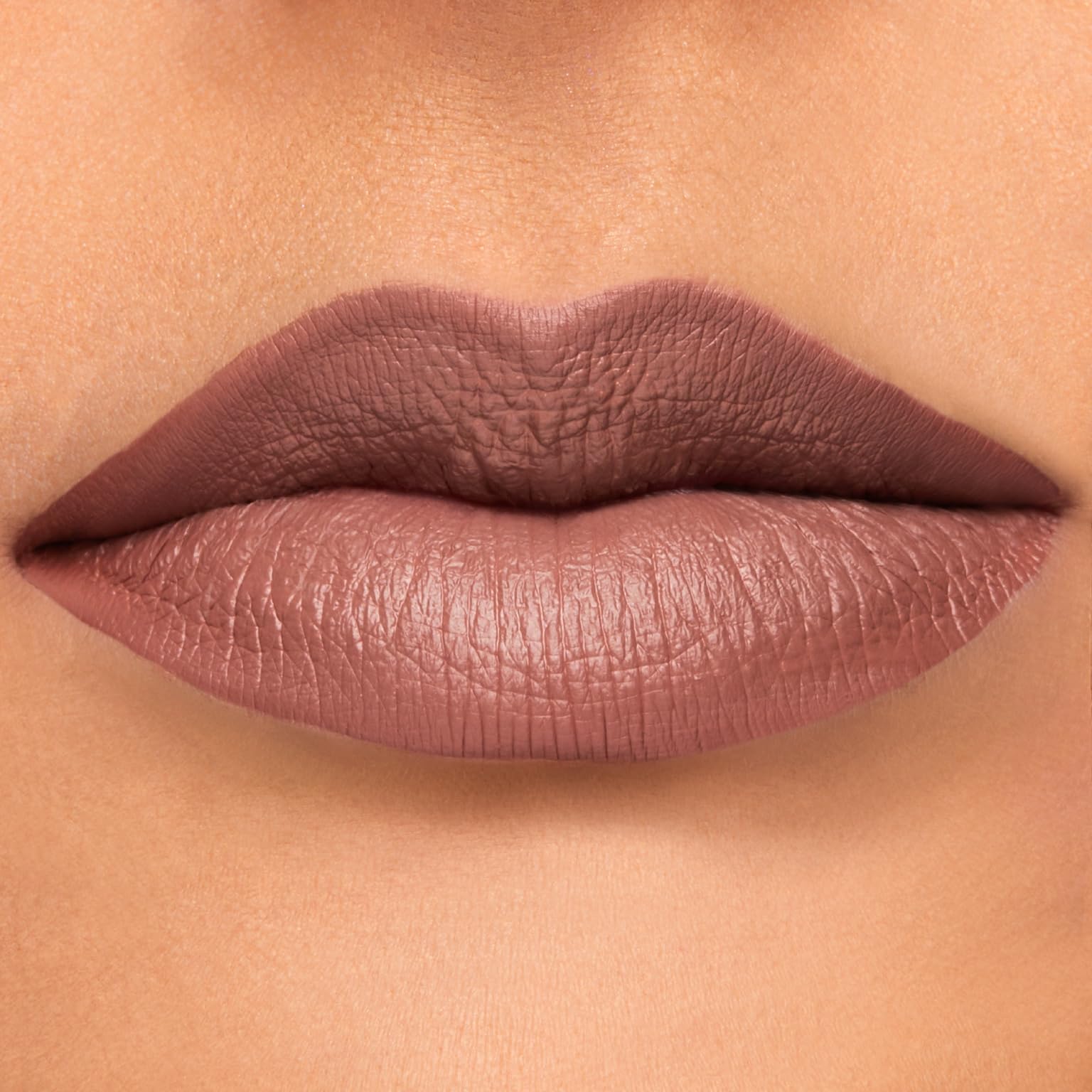 ColourPop Lippie Lápiz Labial, muestra de color intenso para comparar tonos.