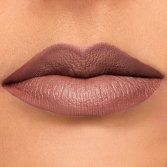ColourPop Lippie Lápiz Labial, muestra de color intenso para comparar tonos.