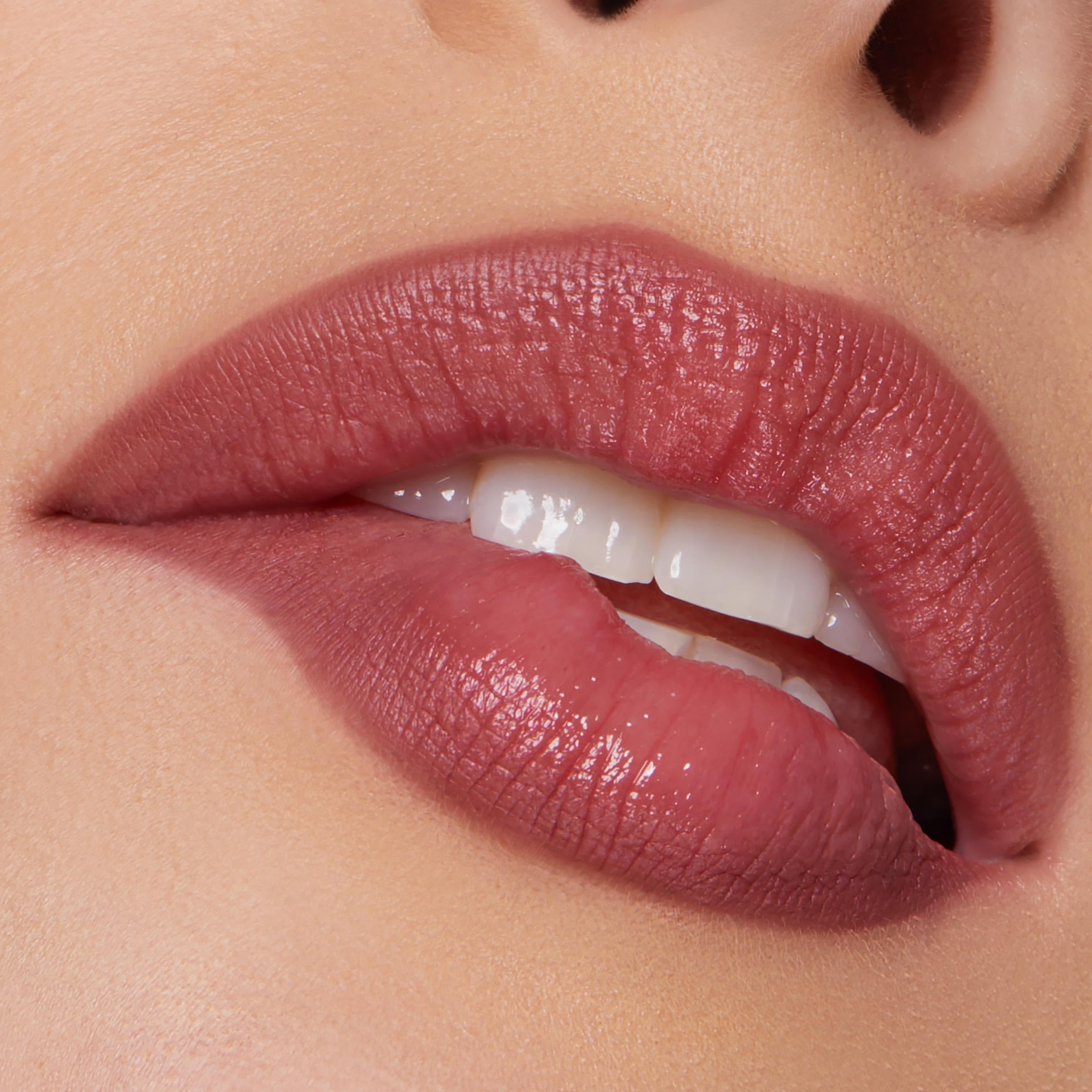 ColourPop Lápiz Lippie para labios: crema suave para deslizarse con precisión.