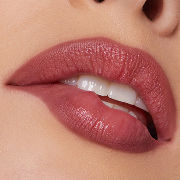 ColourPop Lápiz Lippie para labios: crema suave para deslizarse con precisión.