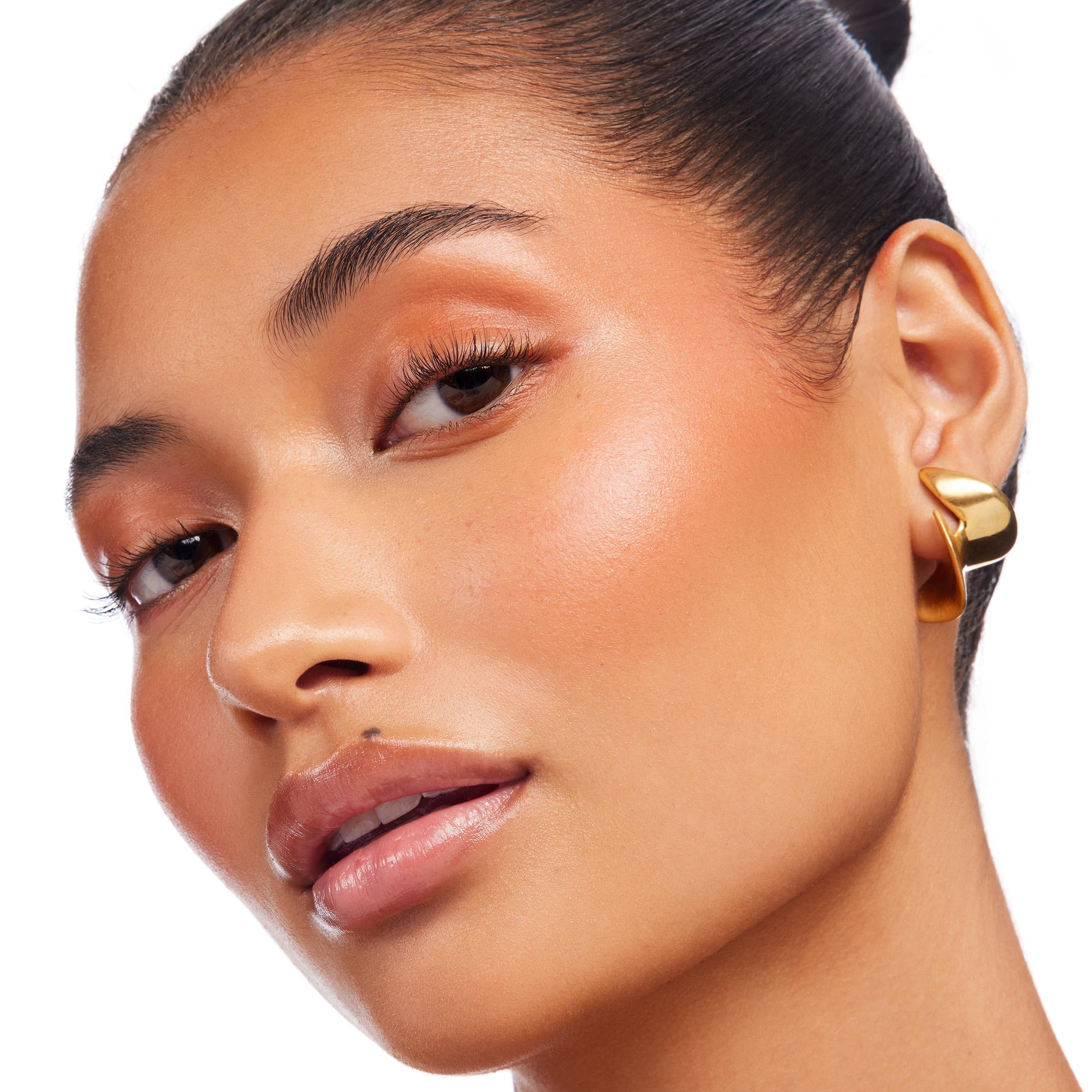 ColourPop Lite Stix facilita retoques portátiles en cualquier lugar.