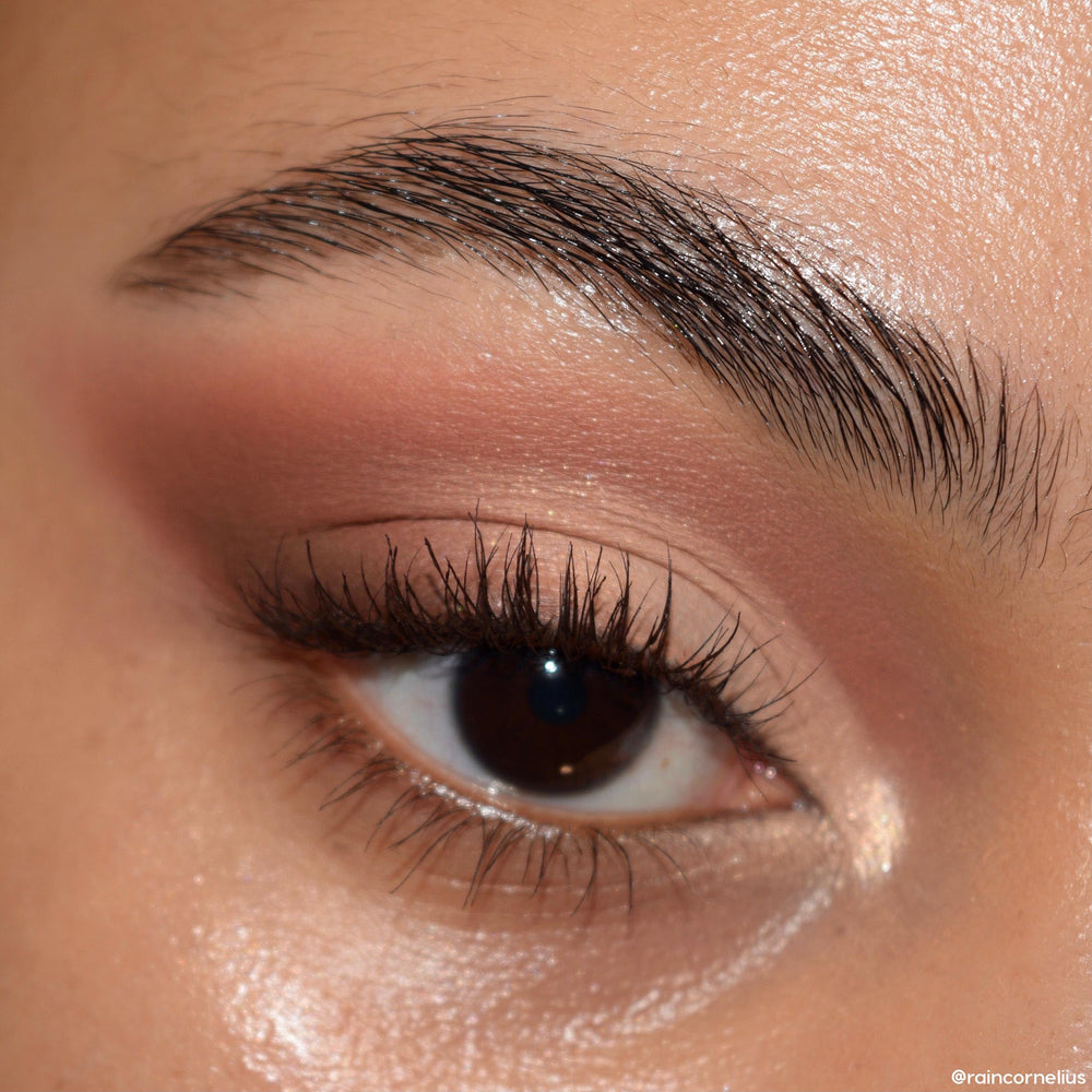 ColourPop Bare Necessities, acabado brillo y purpurina para looks versátiles.