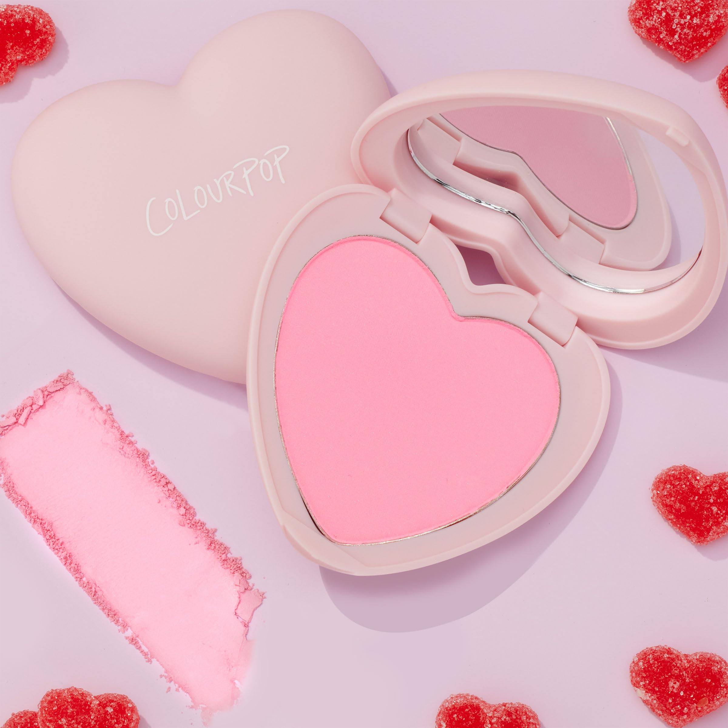 ColourPop Silky Powder Blush permite capas para mayor intensidad en las mejillas.