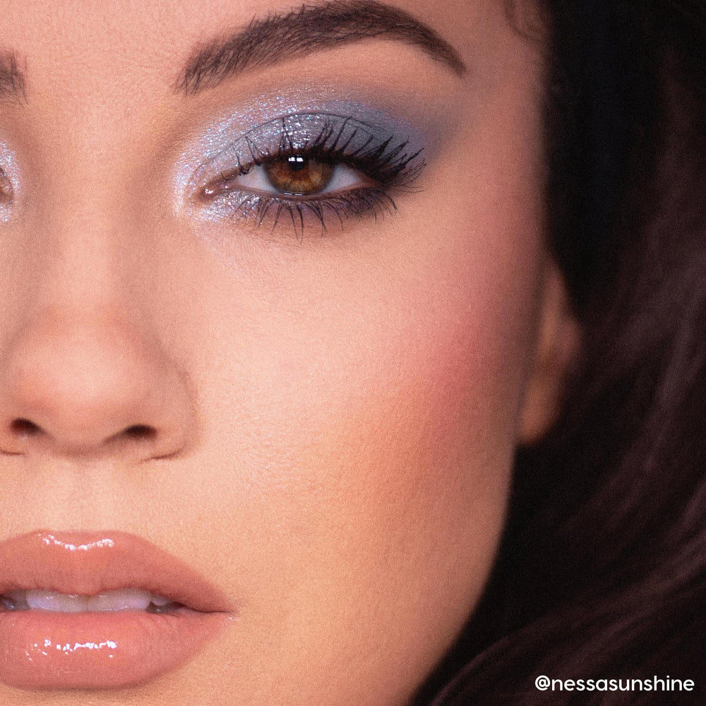 ColourPop So Elemental combinación azul-plata para uso diario o fiestas con larga duración.