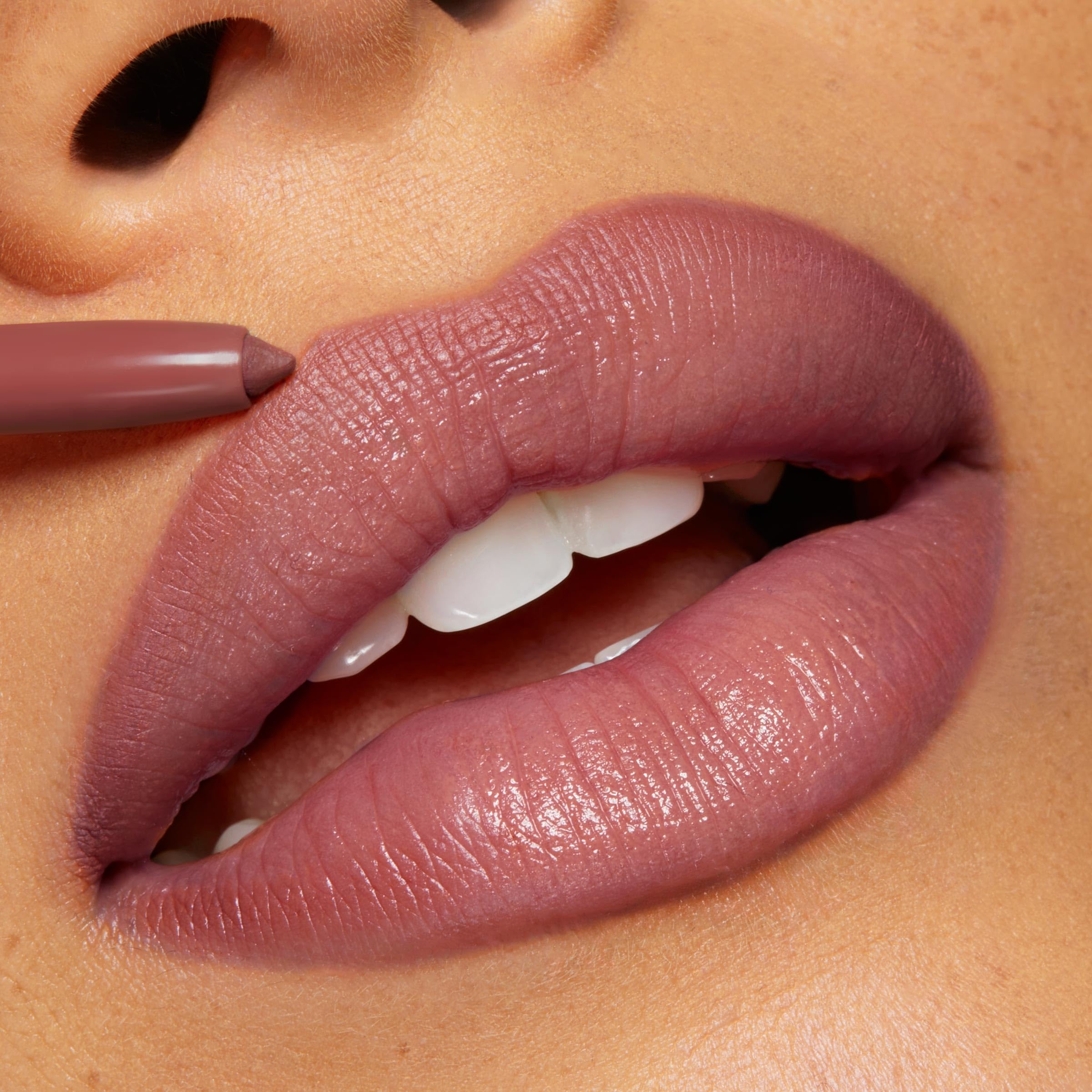 ColourPop So Juicy Plumping Delineador es 100% libre de crueldad para una belleza consciente.
