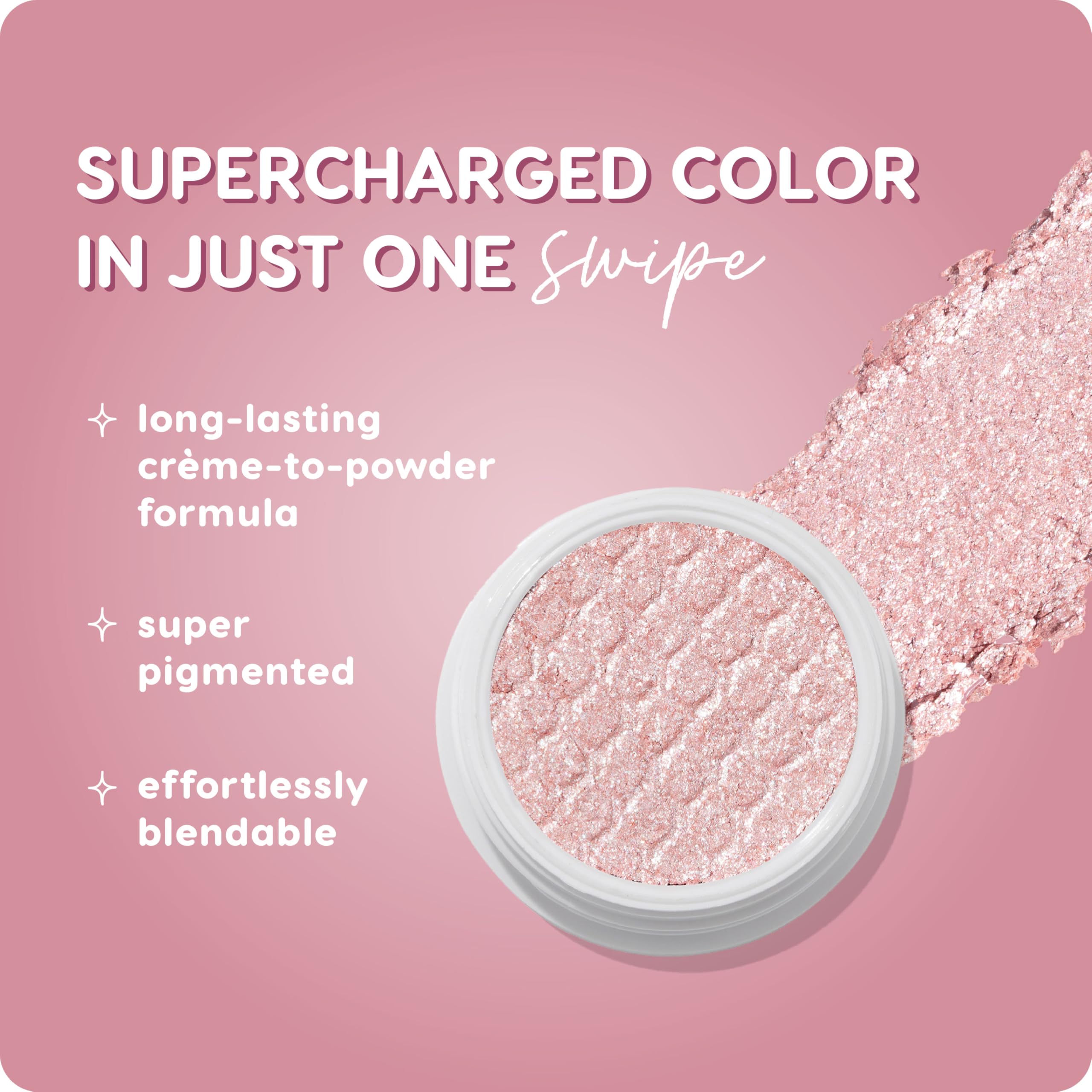 Aplicación con dedo de ColourPop Súper Choque para mayor intensidad en el párpado.