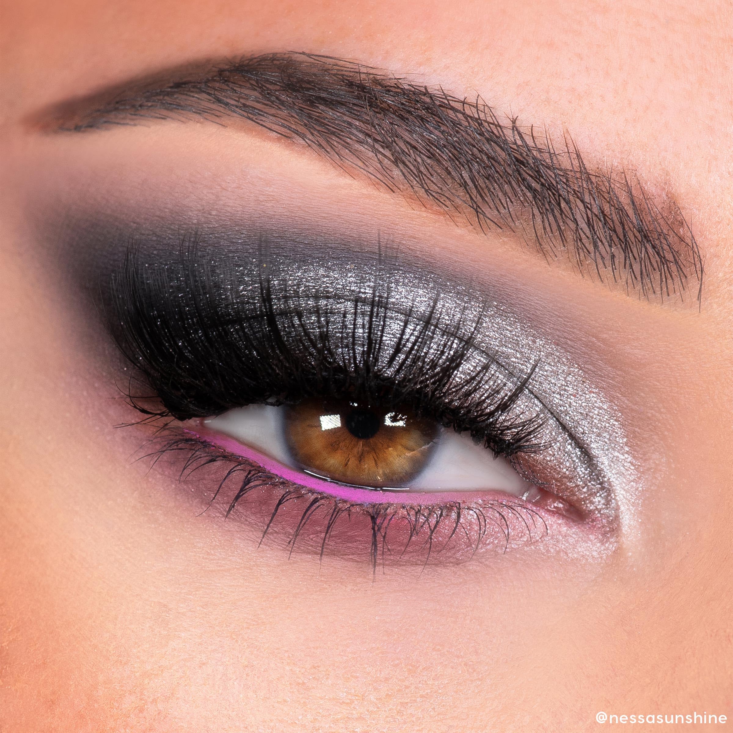 ColourPop Stone Cold Fox pigmentación alta en una pasada para mayor impacto