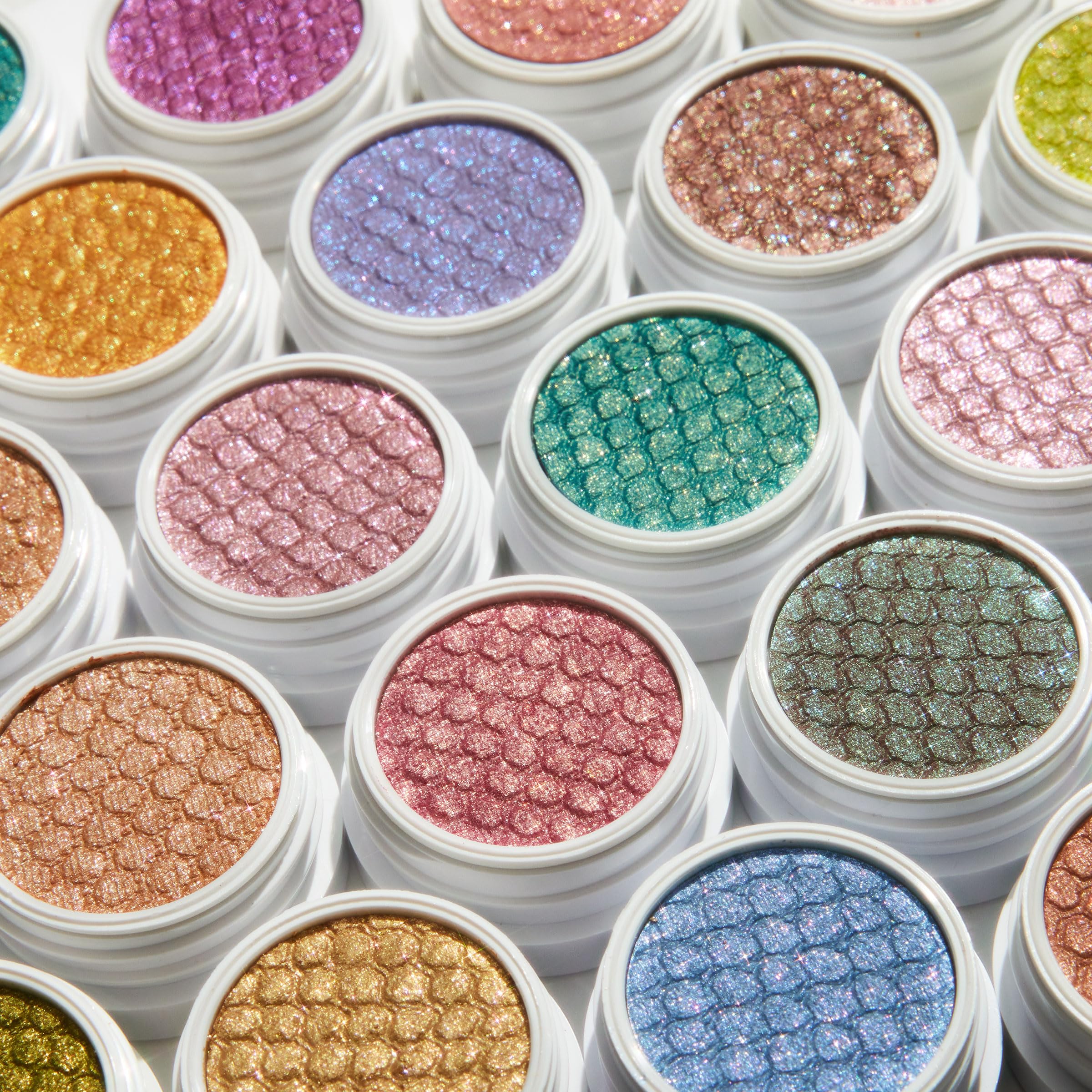 ColourPop Super Shock Shadow ideal para looks de día y de noche.