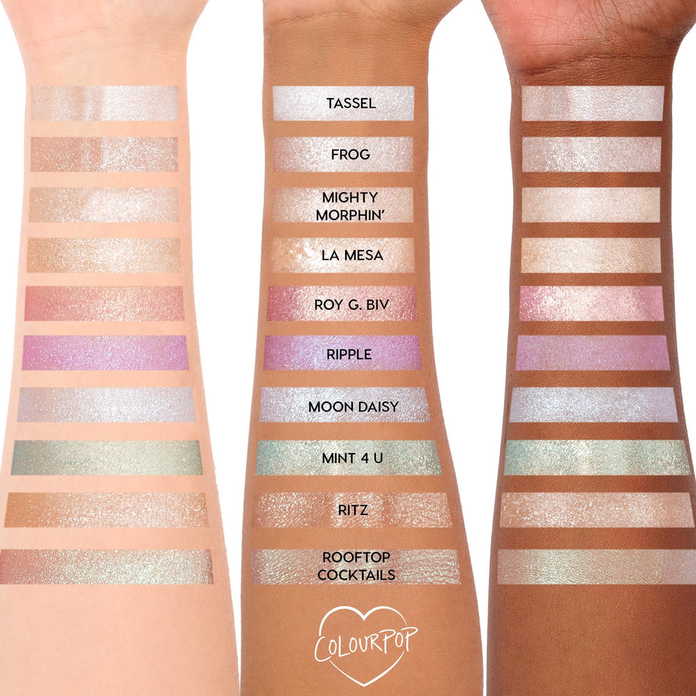 ColourPop Super Shock Shadow uso con pincel fino para delinear párpados.