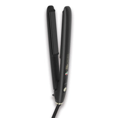 ArteBella de Conair plancha 1 pulgada en uso para alisado rápido.