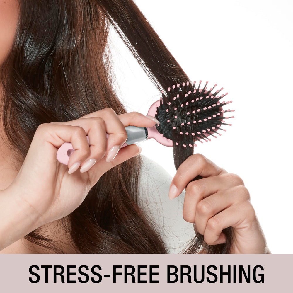 Conair Velvet Touch evita enganches durante el cepillado diario.
