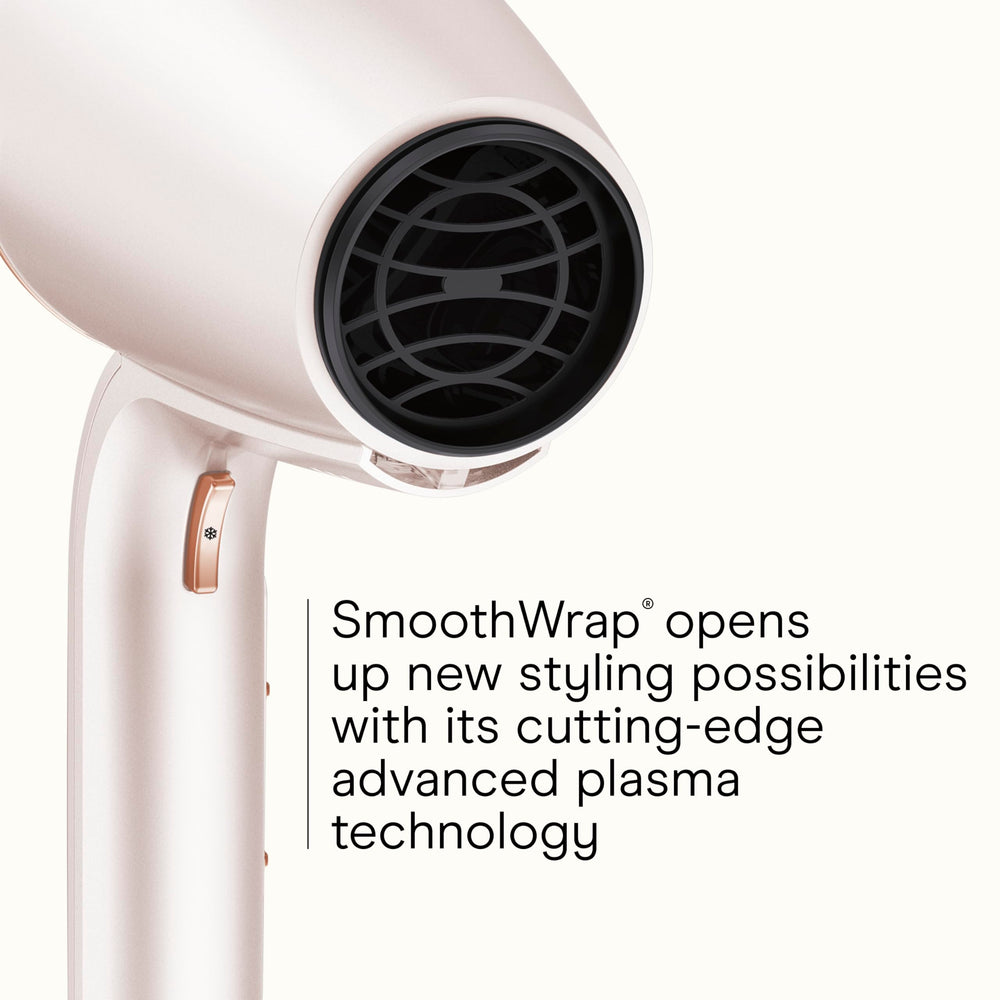 Conair Infiniti Pro SmoothWrap con concentrador para estilos lisos.