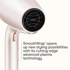 Conair Infiniti Pro SmoothWrap con concentrador para estilos lisos.