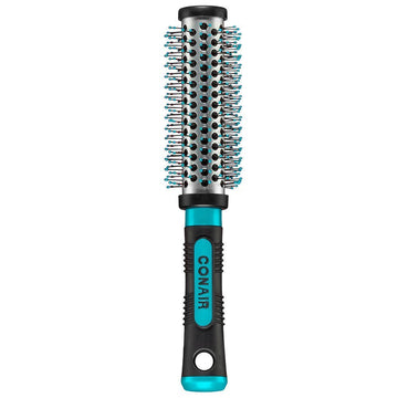 Conair Resultados de Salón: cerdas metálicas para control y deslizamiento suave.