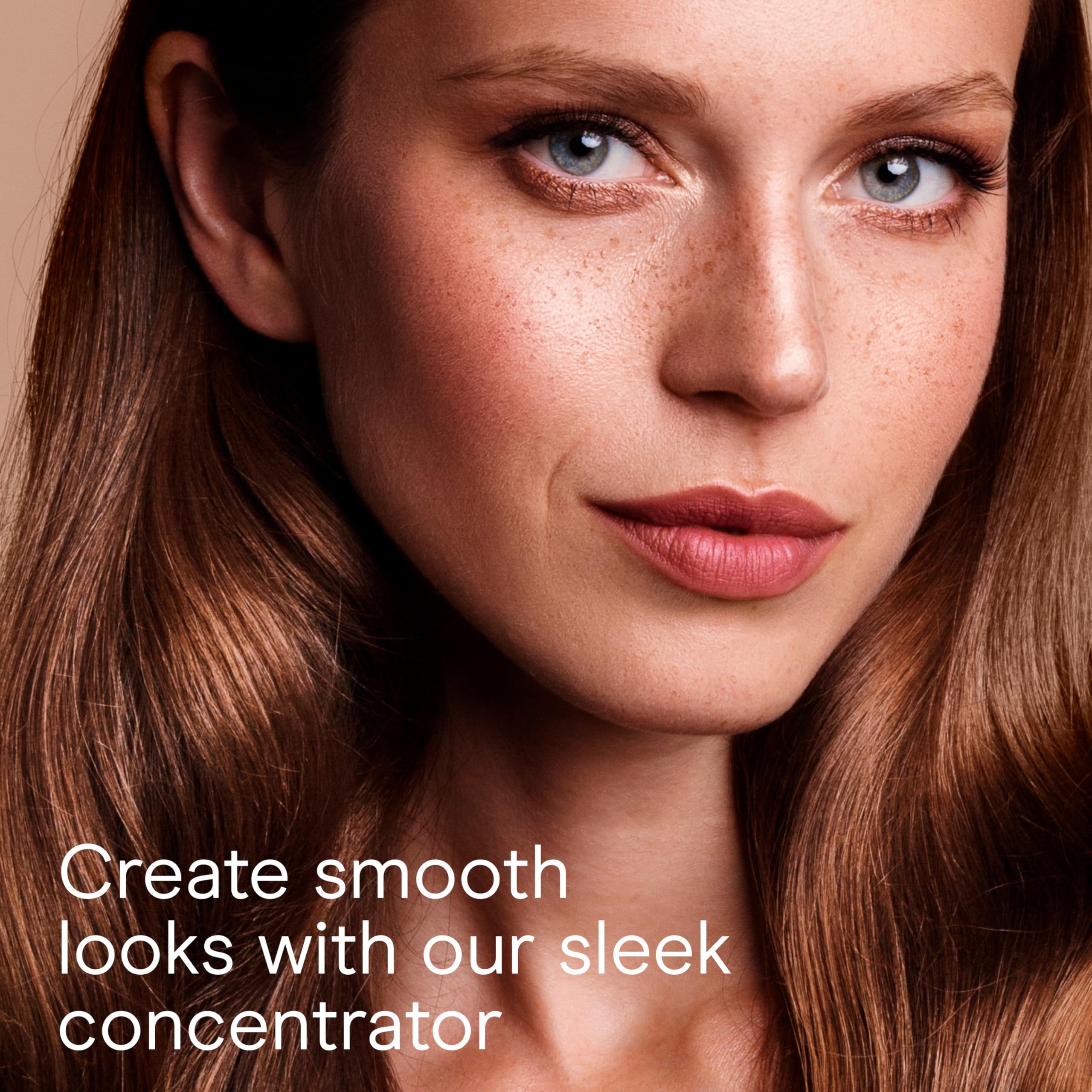 Conair secador con botón frío para fijar estilos sin calor extremo.