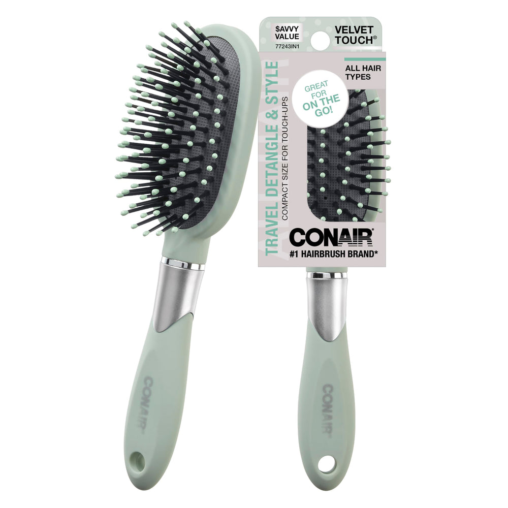 Conair Velvet Touch: cepillo ovalado con almohadilla verde salvia para desenredar con suavidad.