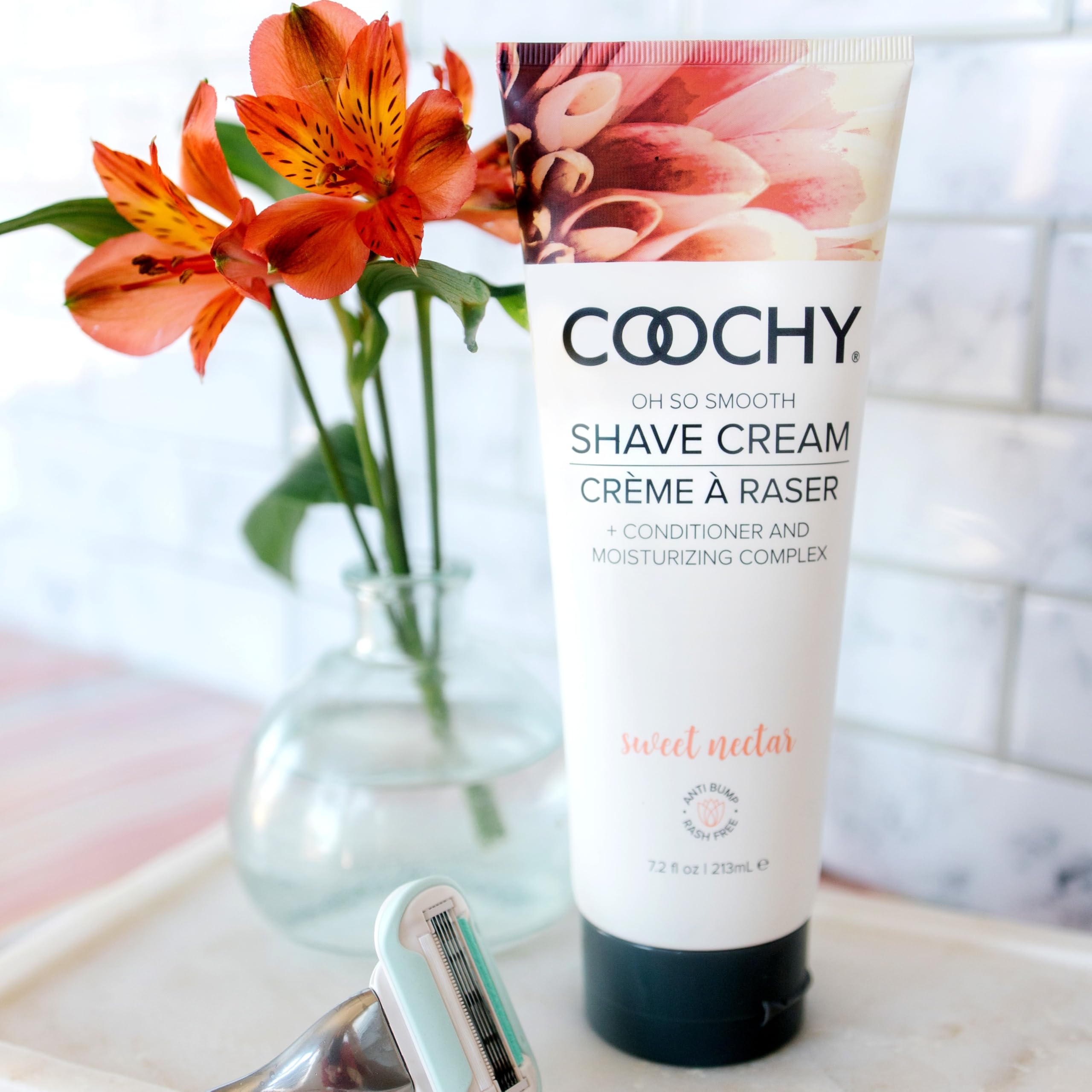 Aplicación en zonas sensibles con Coochy para piel hidratada