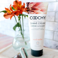 Aplicación en zonas sensibles con Coochy para piel hidratada